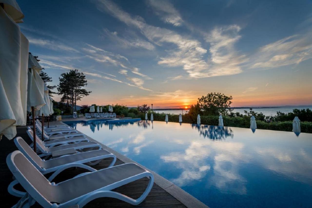 Eve Santa Marina Studios - Sea, Pools, Relax Sozopol Bagian luar foto